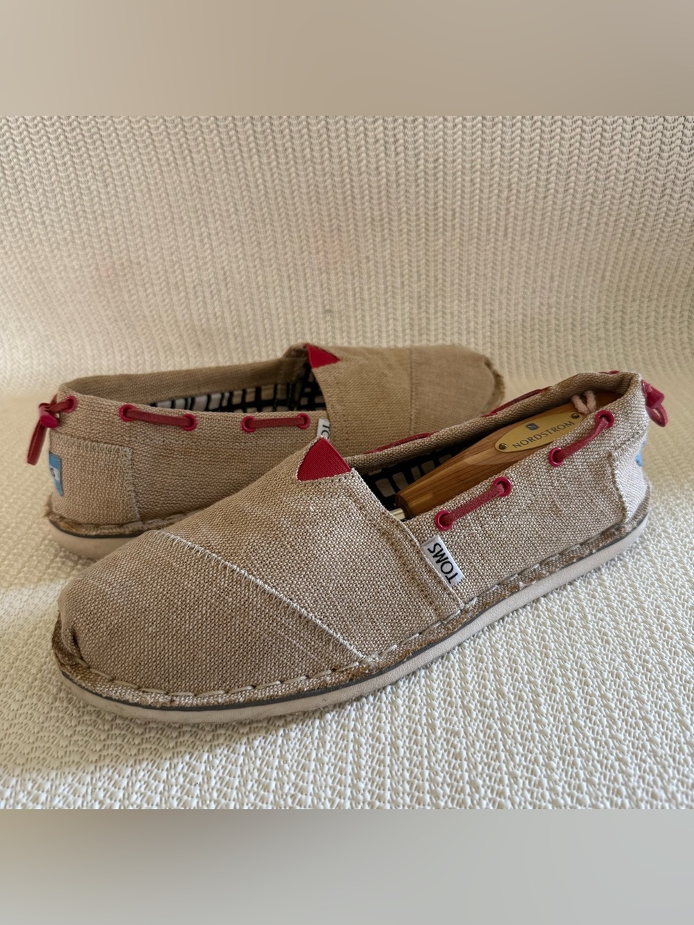 TOMS Women’s Size 8 Beige Canvas Slip-On Espadrille Flats Pink Lace Casual